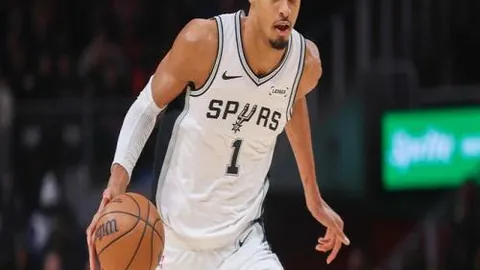 约基奇精准助攻 威少三分球轻松命中