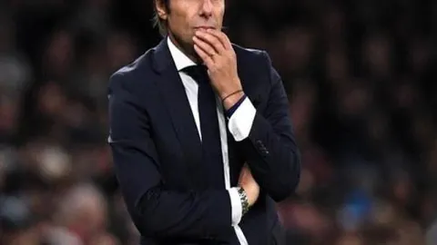 巴黎圣日尔曼力克圣埃蒂安，法甲榜首2-1惊险取胜